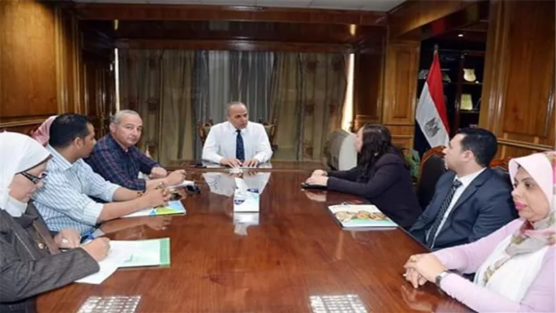 محافظ القليوبية يعقد إجتماعا مع منظمة بلان الدولية