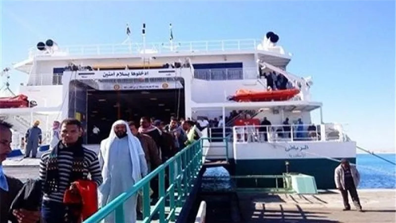 وصول وسفر 1027 راكب بميناء سفاجا و تداول 459 شاحنة