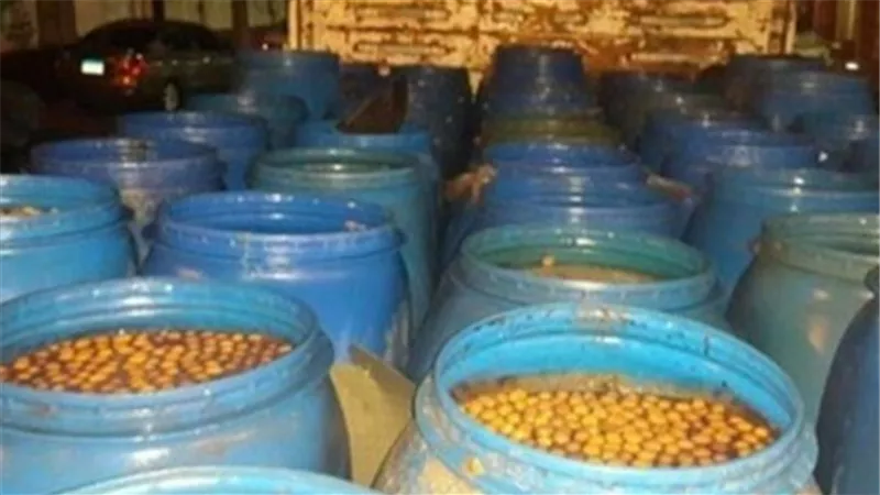 ضبط 1540 كيلو مخللات فاسدة بالبساتين