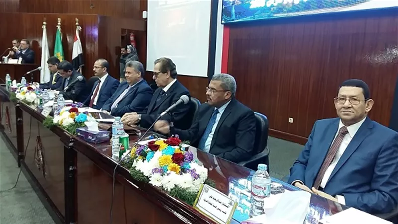 رئيس جامعة بنها يطالب بوضع تشريعات تبث روح المواطنة لدي المواطنين