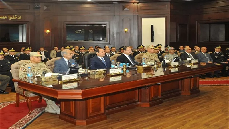 السيسي يتفقد مركز المعلومات وإدارة الأزمات بمقر وزارة الداخلية