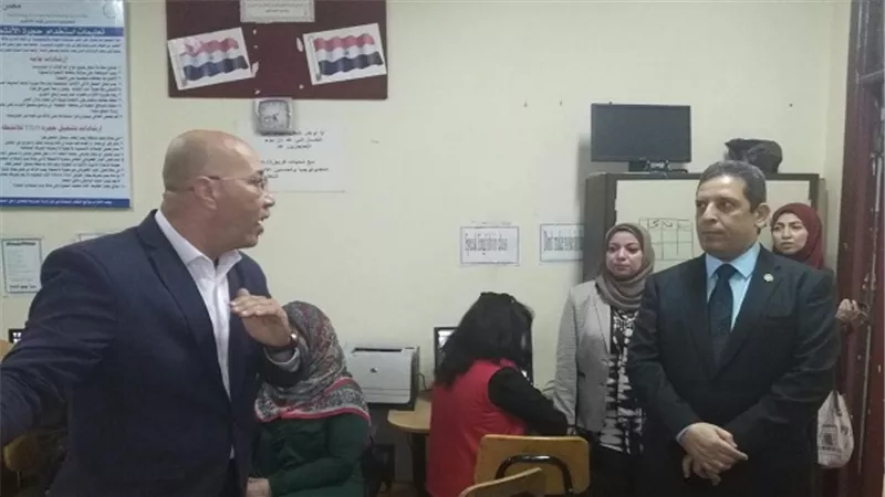 مدير الأكاديمية المهنية للمعلمين يتابع تدريبات ترقي المعلمين 
