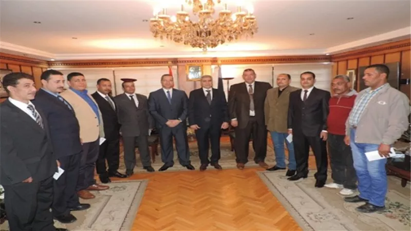 اللواء مدير الإدارة العامة لشرطة النقل والمواصلات يكرم عدداً من رجال الشرطة
