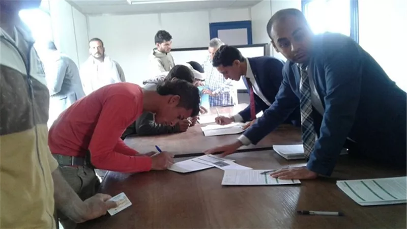 العمالة المؤقتة والموسمية بالمدن الجديدة وشركات مياه الشرب يتسلمون شهادات 