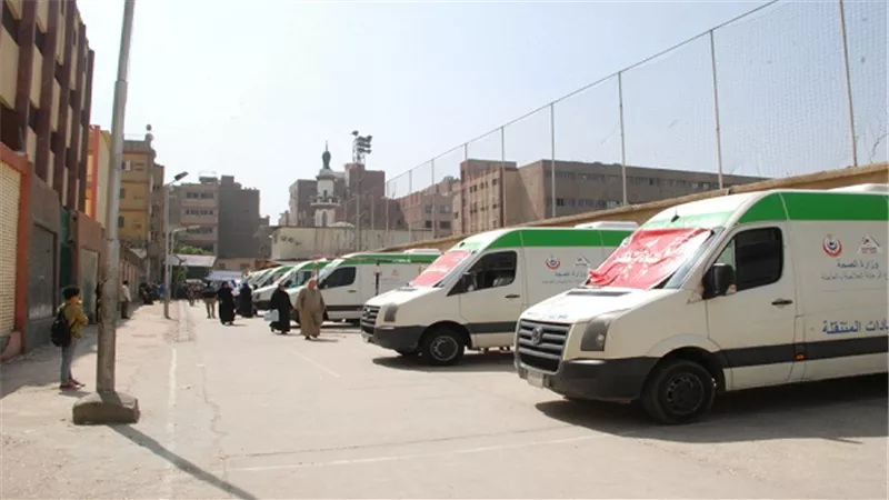 قافلة طبية متنقلة من وزارة الصحة لأهالى امبابة