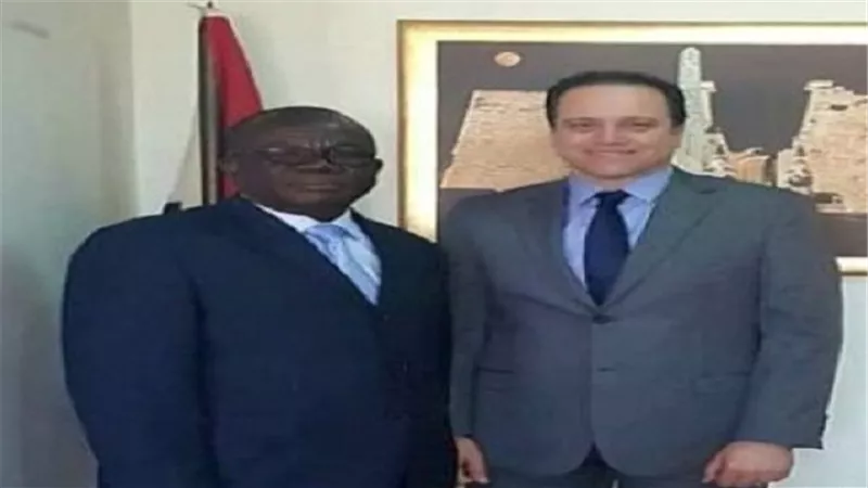 الدميرى مع مساعد وزيرالسياحة الايفوارى علاقة مصر والدول الافريقية في مجال السياحة تكاملية وليست تنافسية