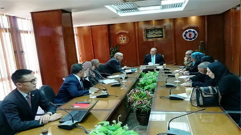محافظ السويس يلتقي بالوفد الصينى المنفذ لأكبر محطة تخزين للطاقة بالشرق الأوسط وإفريقيا