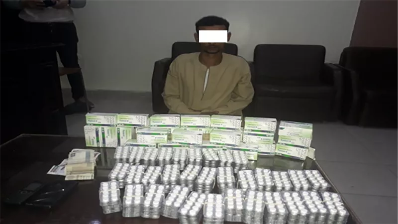 ضبط سائق لحيازته 3300 قرص مخدر بقصد الإتجار