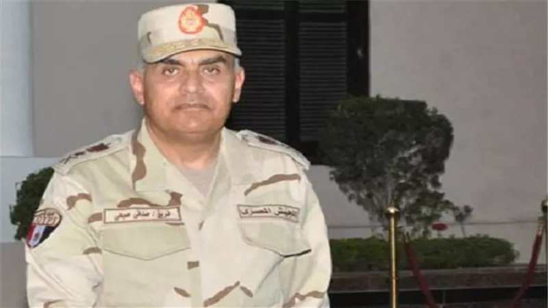 وزير الدفاع ينيب قادة المناطق بوضع أكاليل الزهور على قبر الجندى المجهول