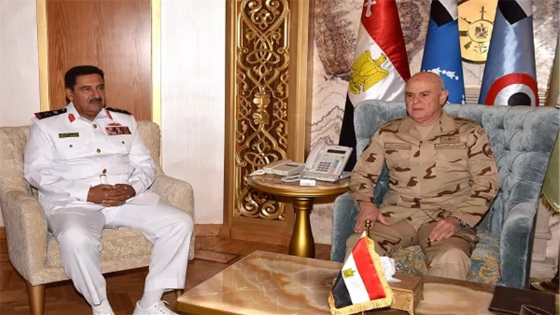 المتحدث العسكري: رئيس الأركان يلتقى مدير الاستخبارات العسكرية بمملكة البحرين 