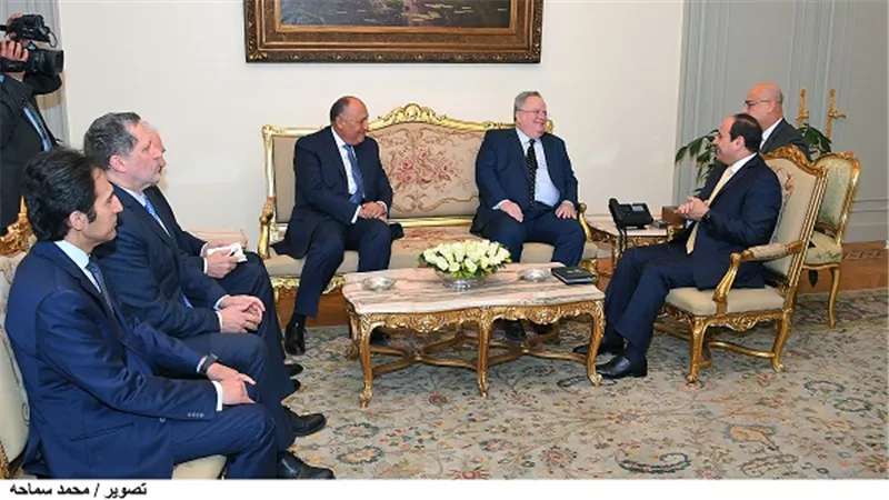 السيسي يستقبل وزير الخارجية اليوناني