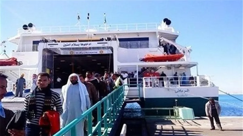 وصول و سفر 725 راكب بمينائى سفاجا و الغردقة