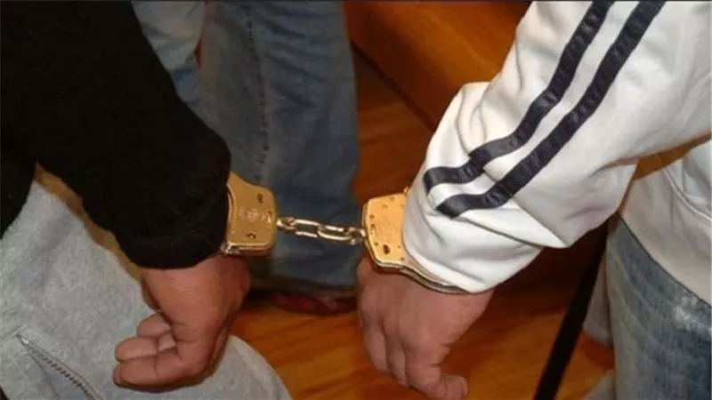 ضبط عاطلين كونوا تشكيلاً عصابياً للإتجار في المواد المخدرة بكفر شكر