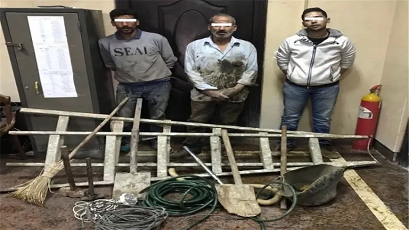 ضبط 3 أشخاص لقيامهم بالحفر للتنقيب عن الاثار بأحد العقارات