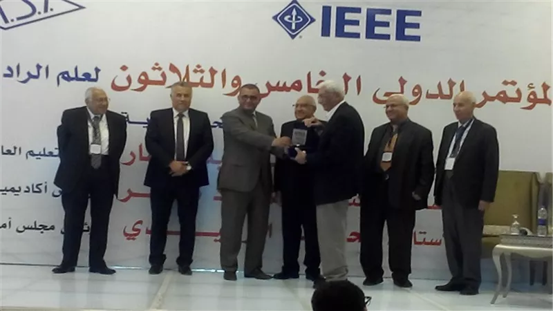 جلسة خاصة لطلبة مشروعات التخرج علي هامش المؤتمر القومى الخامس والثلاثون لعلم الراديو