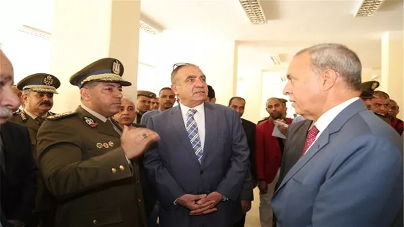 الجندى والهجان يفتتحان وحدة مرور قفط بقنا