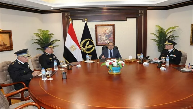 وزير الداخلية يعقد إجتماعاً طارئاً لمواجهة المشكلة المرورية