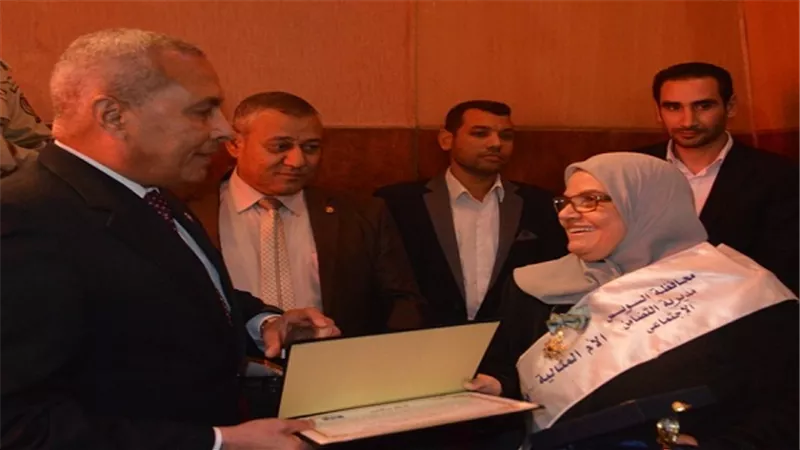 بالصور.. السويس تكرم الأمهات المثاليات علي مستوي المحافظة