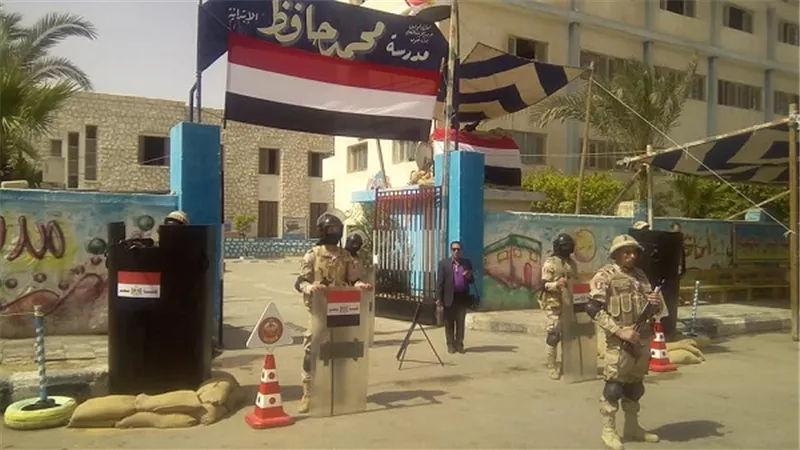  الجيش يتسلم المدارس المخصصة كلجان انتخابية بالسويس