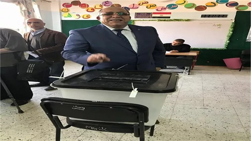 رئيس هيئة موانىء البحر يدلى بصوته بالانتحابات الرئاسية