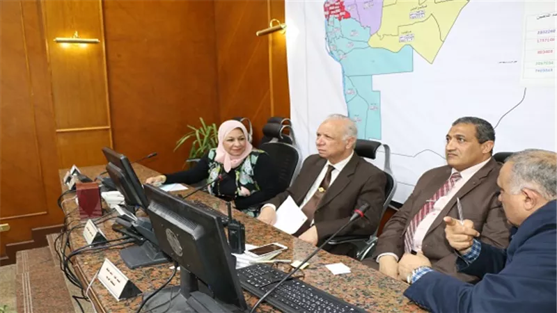 محافظ القاهرة يتابع سير الانتخابات الرئاسية من غرفة عمليات المحافظة