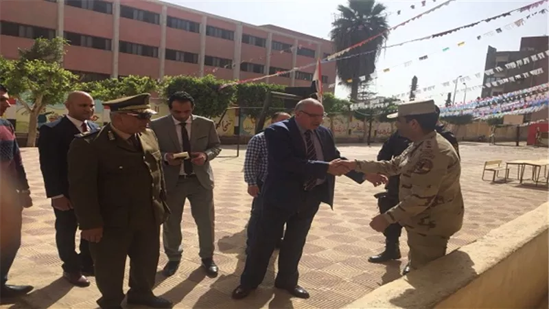 مدير أمن القليوبية يتفقد الإستعدادات النهائية للعملية الإنتخابية