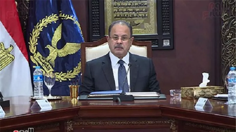 شاهد| كيف تابع وزير الداخلية انتخابات الرئاسة؟