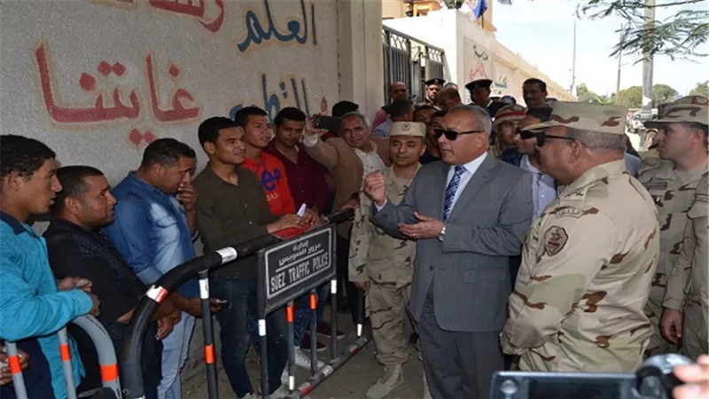 بالصور.. لليوم الثانى إقبال من السوايسة علي لجان الأنتخابات الرئاسية