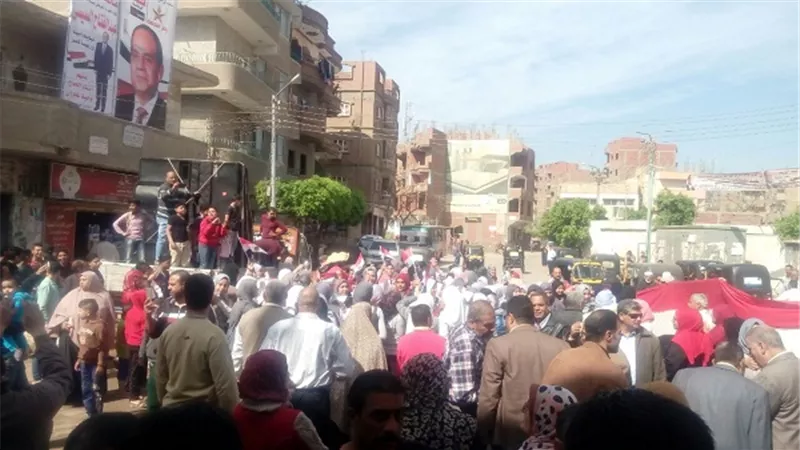 بالصور .. مواطني القليوبية يرقصون أمام لجان الانتخابات