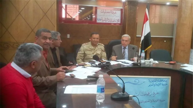قائد قوات التأمين ببنها يتفقد غرفة عمليات الإنتخابات الرئاسية بمديرية التعليم