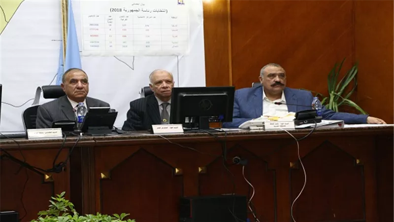 وزير التنمية المحلية يطمئن على انتظام العملية الانتخابية بلجان العاصمة فى يومها الثانى