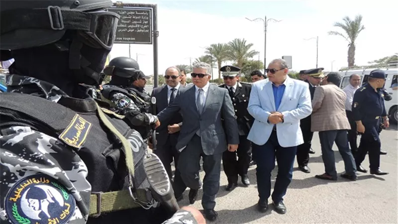 بالصور.. مساعد وزير الداخلية لمدن القناة ومدير امن السويس يتفقدان اللجان الانتخابية
