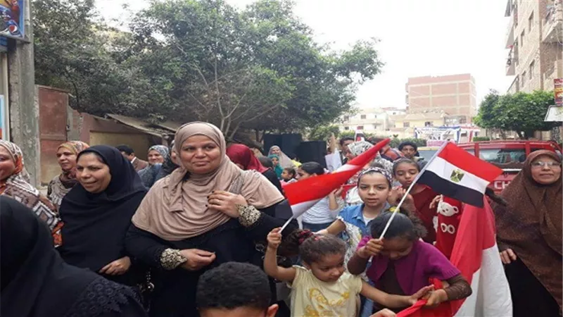 بالصور.. إقبال نسائي علي لجان الانتخابات بشبرا الخيمة