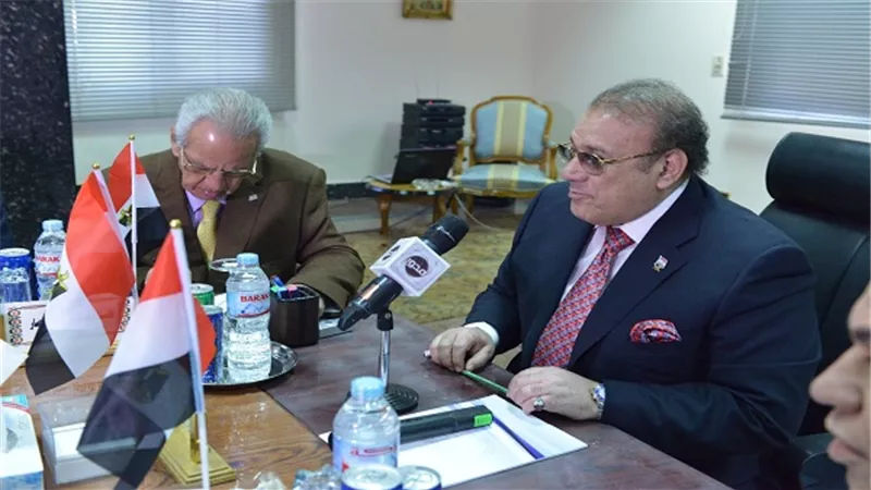 بالصور.. حسن راتب: قلبي يقبل كل يد تحمل لون المشاركة في الانتخابات