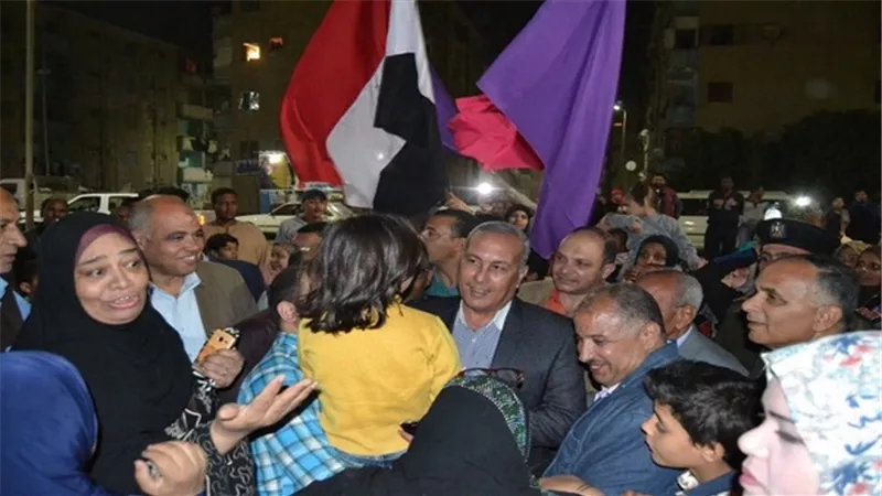 بالصور.. محافظ السويس يتابع لجان الانتخابات الرئاسية مساءاً وسط حضور مكثف