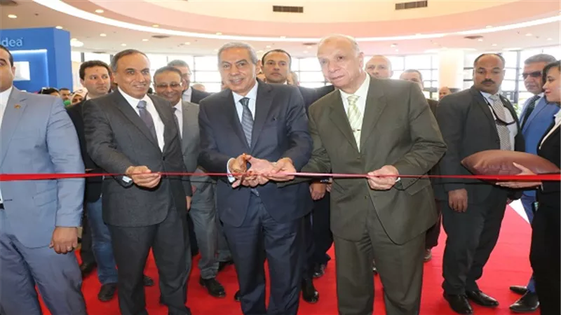قابيل ومحافظ القاهرة يفتتحان معرض 