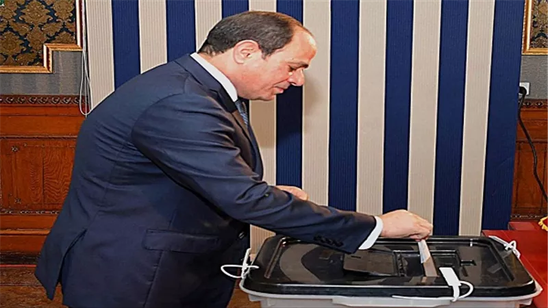 السيسي يدلي بصوته في الانتخابات الرئاسية