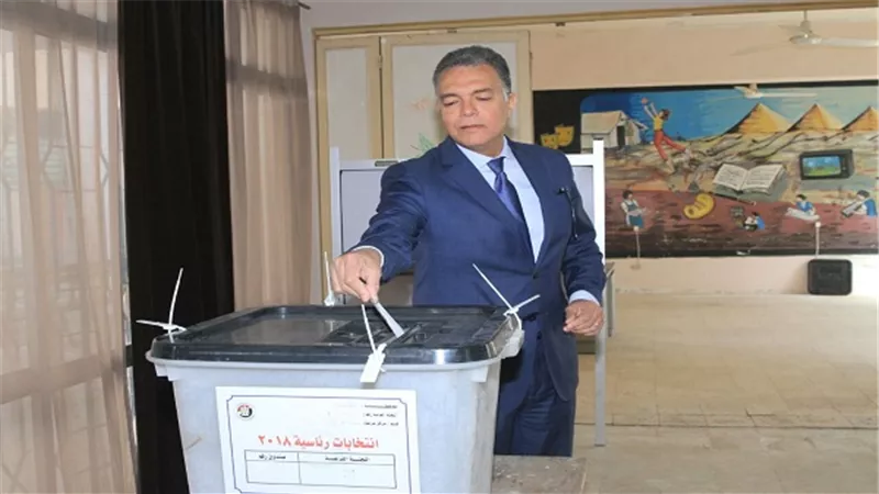 وزير النقل يدلي بصوته في الانتخابات الرئاسية في مدينة نصر 
