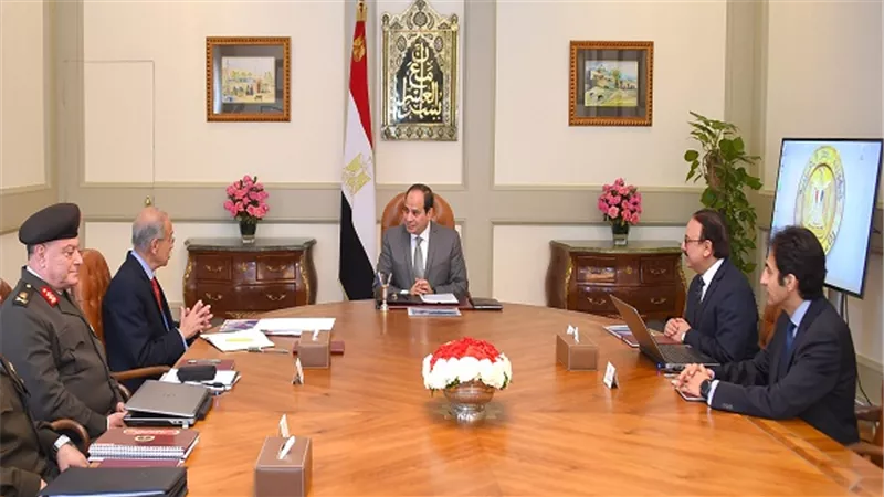السيسي يجتمع مع رئيس الوزراء ووزير الاتصالات