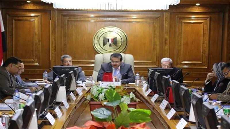 عبد الغفار يطالب بوضع خطة واضحة لتطوير المراكز والمعاهد والهيئات البحثية 