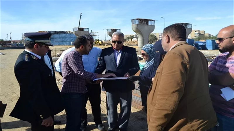 بالصور.. محافظ السويس يتابع أعمال تطوير كوبرى الجيش المصرى