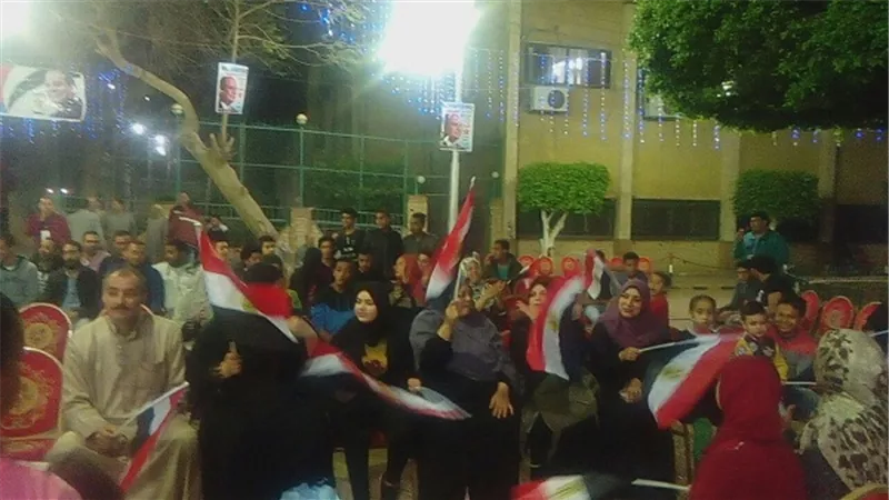 بالصور.. أهالي شبرا الخيمة يحتفلون بفوز السيسي بفترة رئاسية ثانية