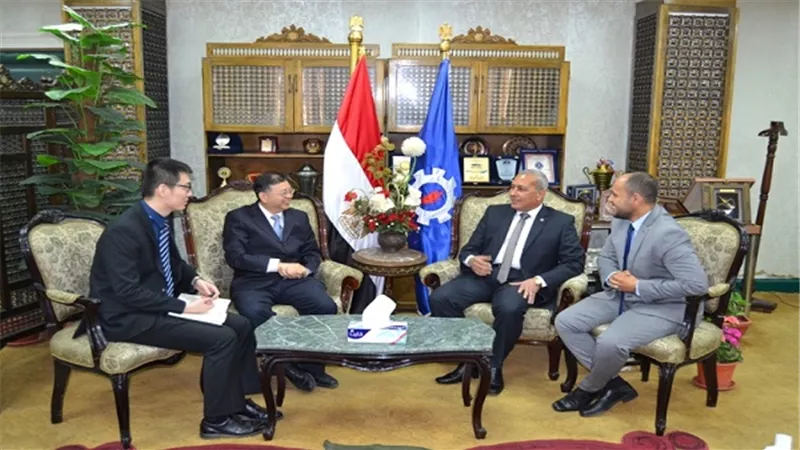محافظ السويس يستقبل قنصل الصين بالأسكندرية والوفد المرافق له
