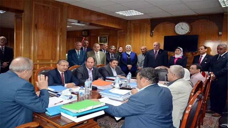محافظ القليوبية يجتمع باللجنه العليا للقيادات لشغل وظائف قيادية