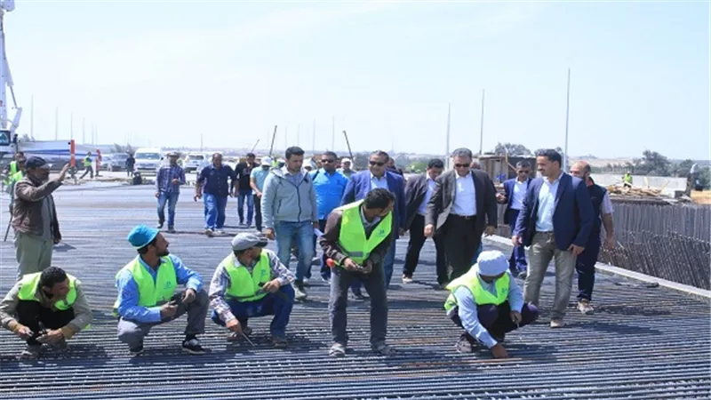 وزير النقل يتابع أعمال تنفيذ القوس الشمالي الغربي للطريق الدائري الإقليمي 