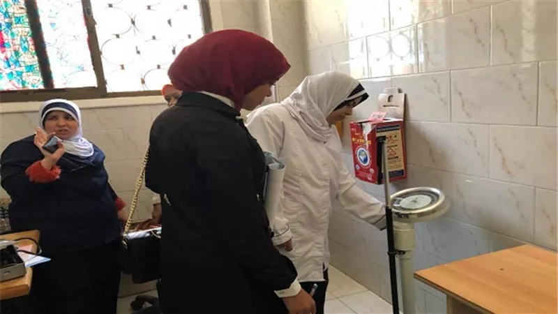 المكتب الفنى بوزارة الصحة يتابع برنامج الكشف المبكر عن فيروس 