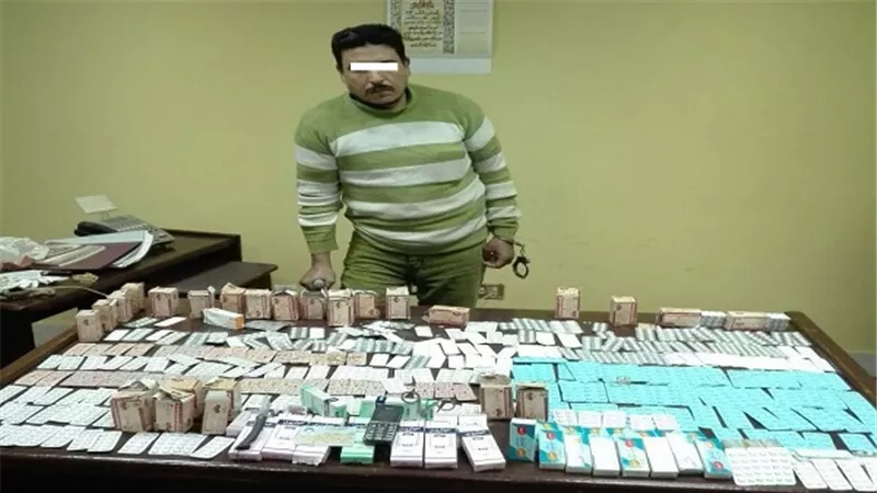 ضبط أحد الأشخاص وبحوزته أكثر من عشرة آلاف قرص مخدر بقصد الإتجار