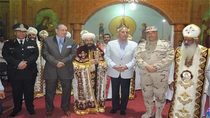 بالصور.. قيادات السويس يحضرون قداس عيد القيامة المجيد ويهنئون اقباط المحافظة