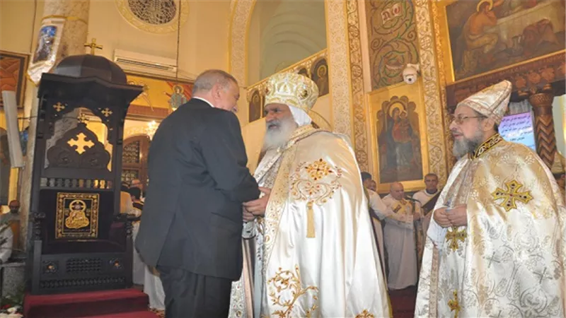 محافظ الجيزة يشارك الأخوة الأقباط احتفالات عيد القيامة المجيد