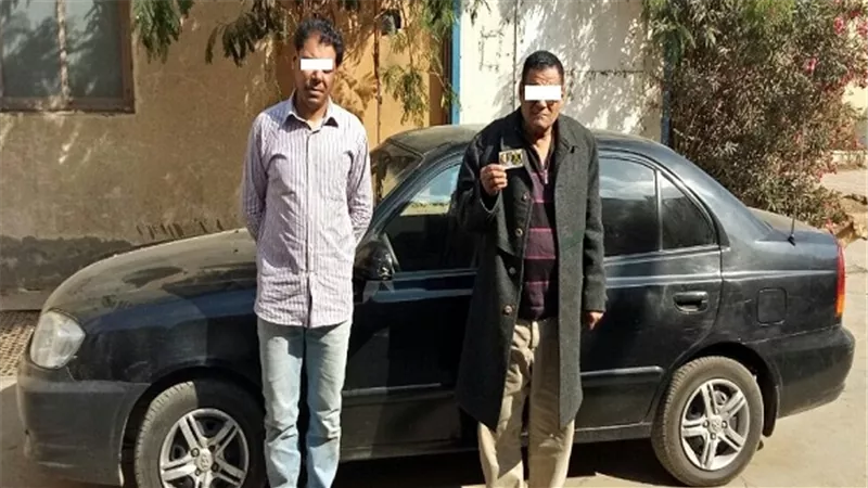 ضبط شخصين إنتحلا صفة رجال شرطة والنصب والإحتيال على أحد الأشخاص 